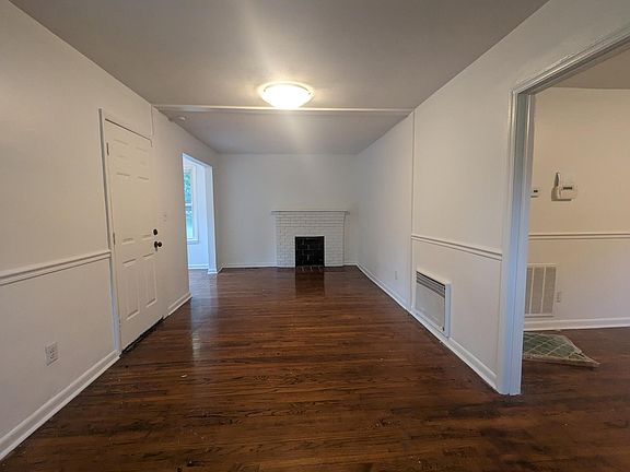 5th image of 3013 Greenwich Ave