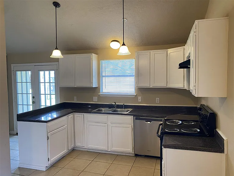 623 Old Colony Dr — Photo 7