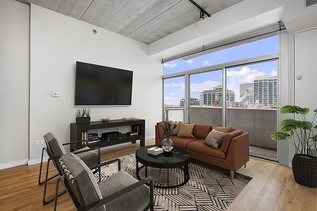 1st image of 630 N Franklin St APT 913