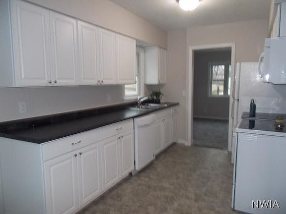 4th image of 2941 S Coral St