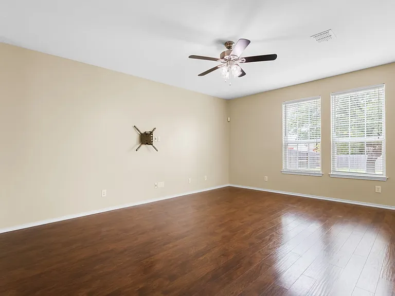 157 Carmel Dr — Photo 6