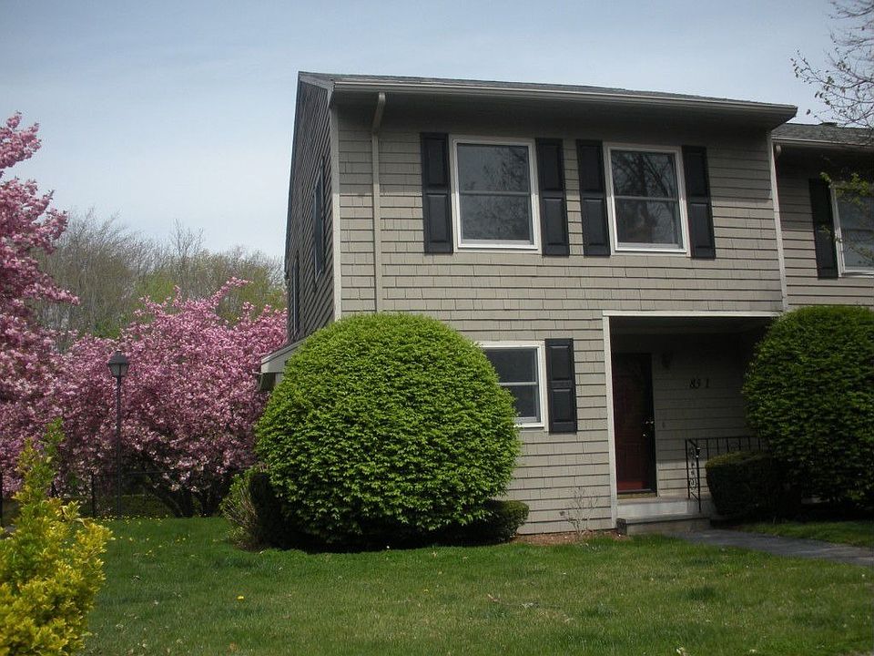 Fabulous end unit townhouse