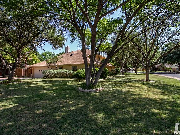 3rd image of 5509 Woodbine Ln
