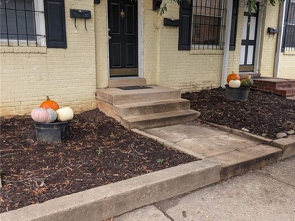 2nd image of 114 S Addison St