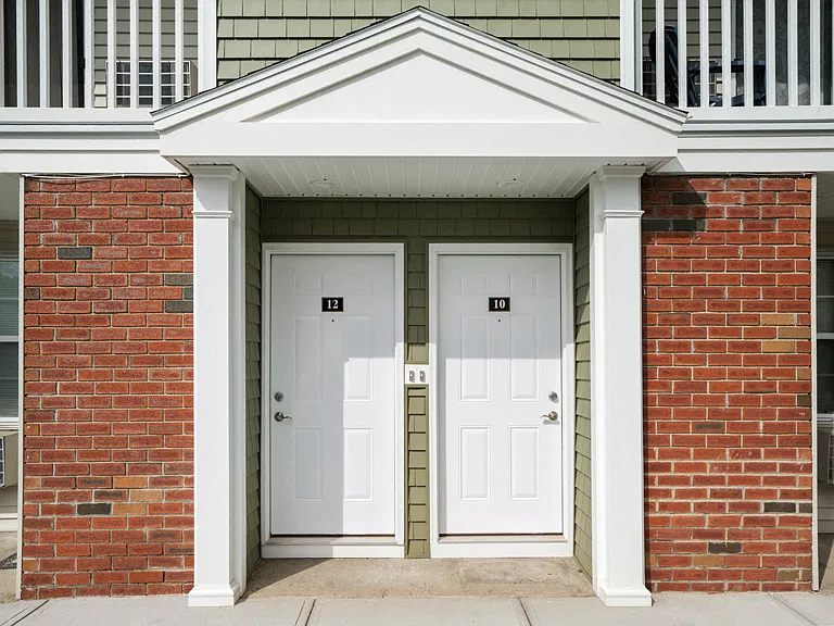 Columbia Apartments — Photo 6