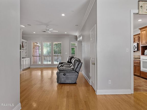 3rd image of 124 River Birch Dr