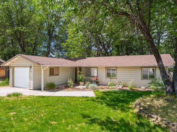 553 N Adams Dr, Mount Shasta, CA 96067