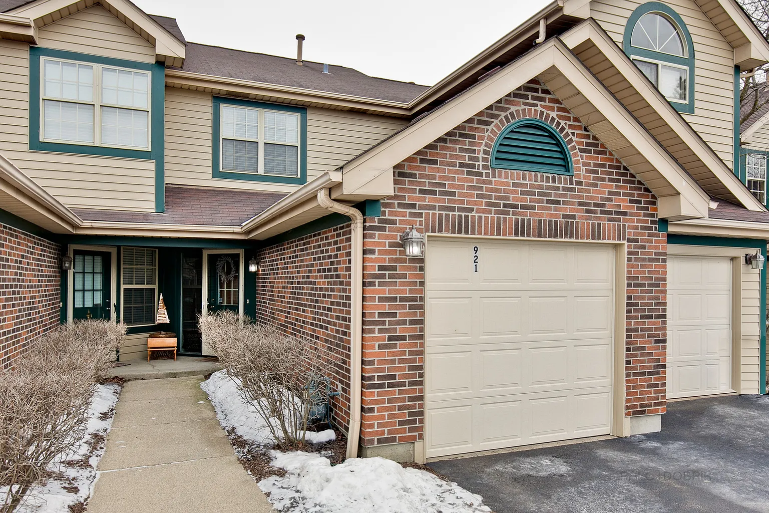 921 Ridgefield Ln photo 1