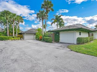 11860 Pebblewood Dr, Wellington, FL 33414