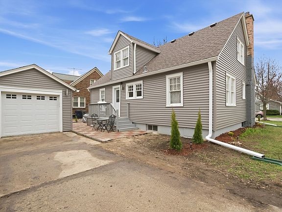 3rd image of 302 Hubbard Ave