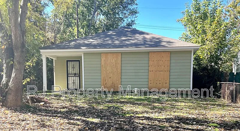 4 bed, 2.0 bath, 1200 sqft, $1,395 — Photo 1