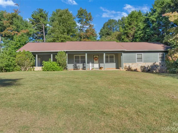 7720 Woodland Hills Rd, Hickory, NC 28602