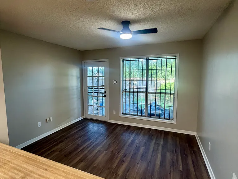 2800 E Hickory Blf — Photo 6