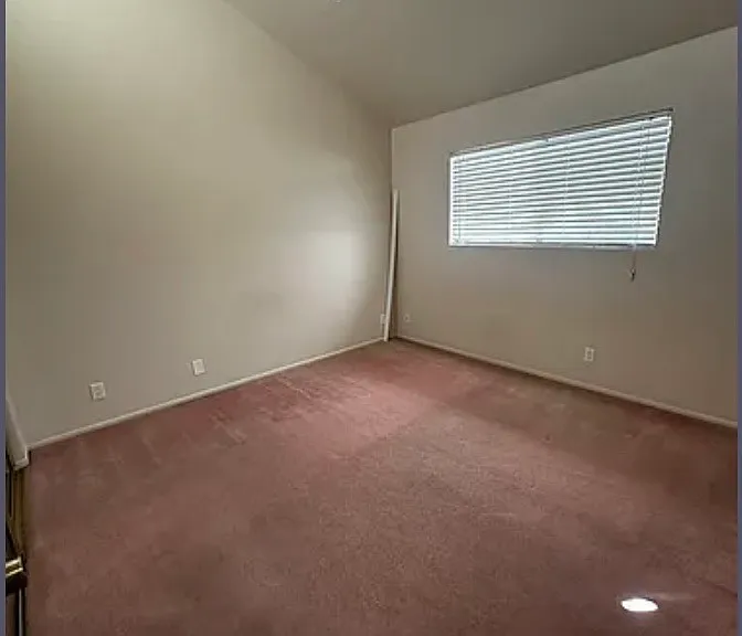 557 E Verdugo Ave — Photo 10