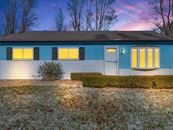 6131 Mulberry Dr, Sterling Heights, MI 48314