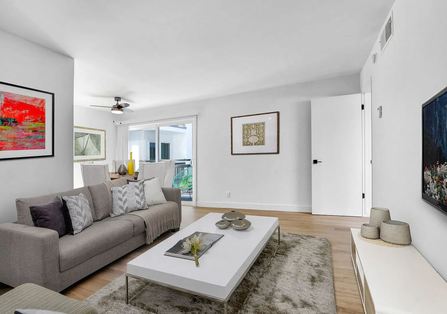 520 Kelton — Photo 2