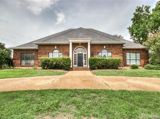 107 Parklane Dr, Bossier City, LA 71111