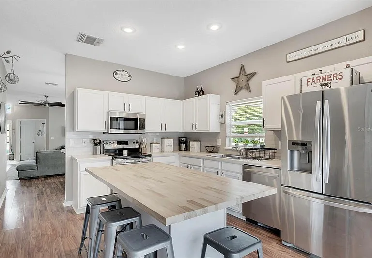 318 Clydesdale Cir — Photo 3