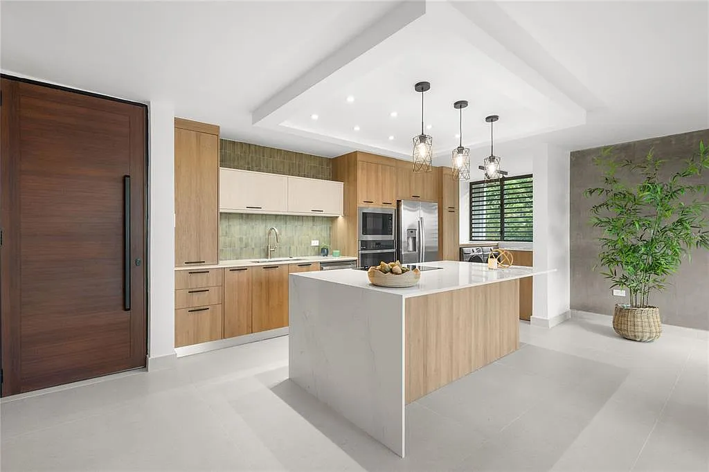 3 bed, 2.0 bath, 1303 sqft, $3,800 — Photo 1