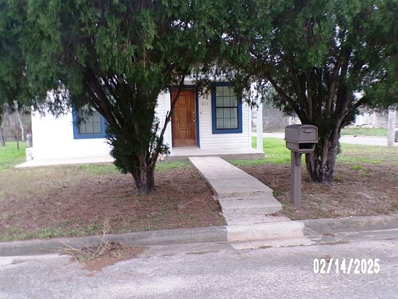 3rd image of 911 N Avenue C