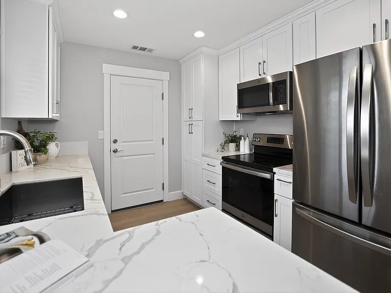 4925 El Cemonte Ave #2 — Photo 9