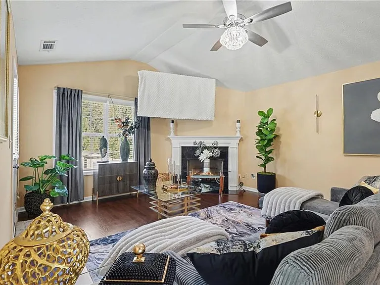 6390 Shadow Sq — Photo 9