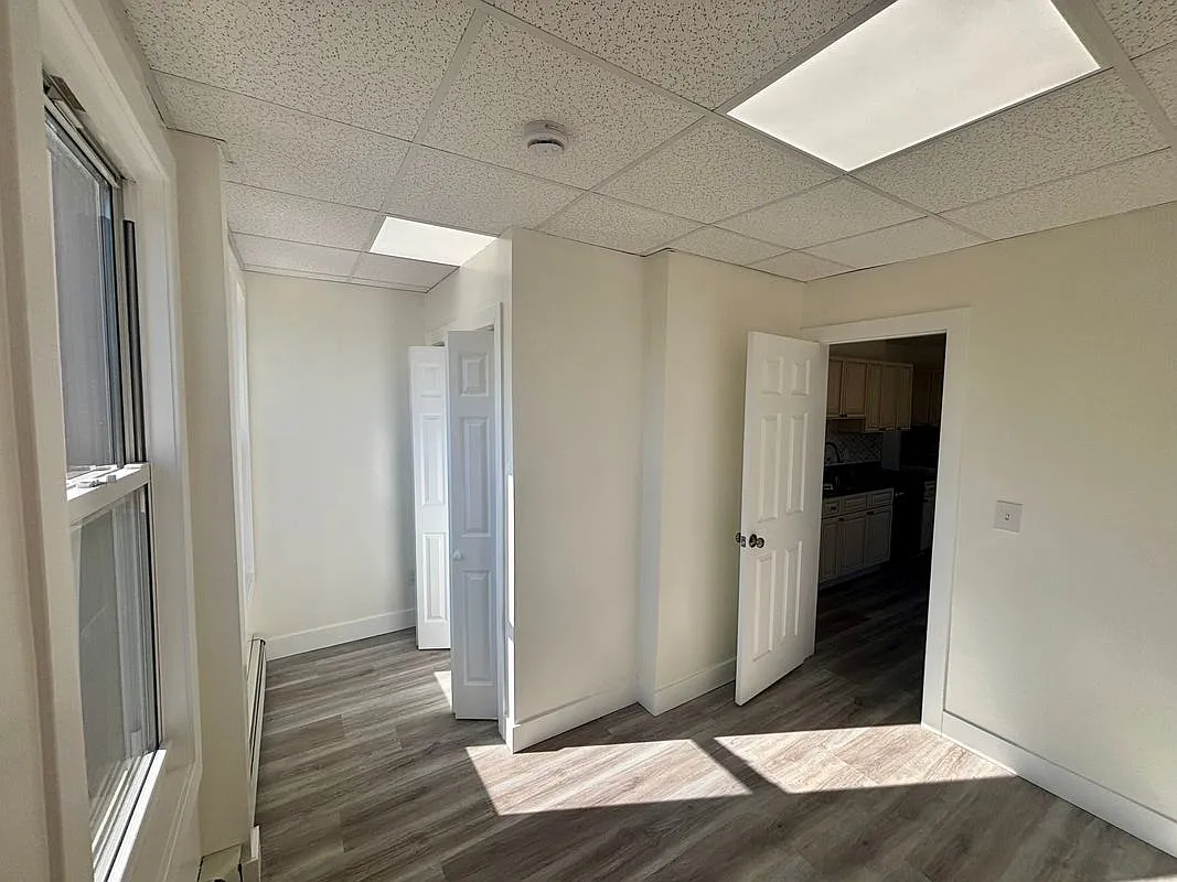 2 bed, 1.0 bath, 950 sqft, $2,350 — Photo 4