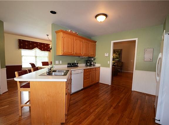 5th image of 310 Gaitherhill Dr