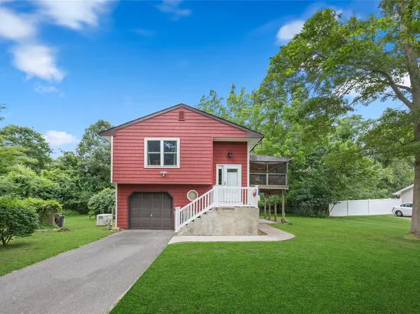 12 Golf Course Road, Bellport, NY 11713