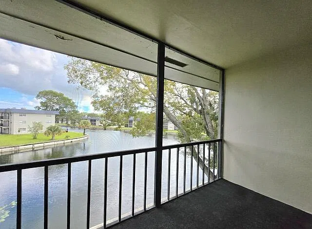 2 bed, 2.0 bath, 949 sqft, $1,775 — Photo 2