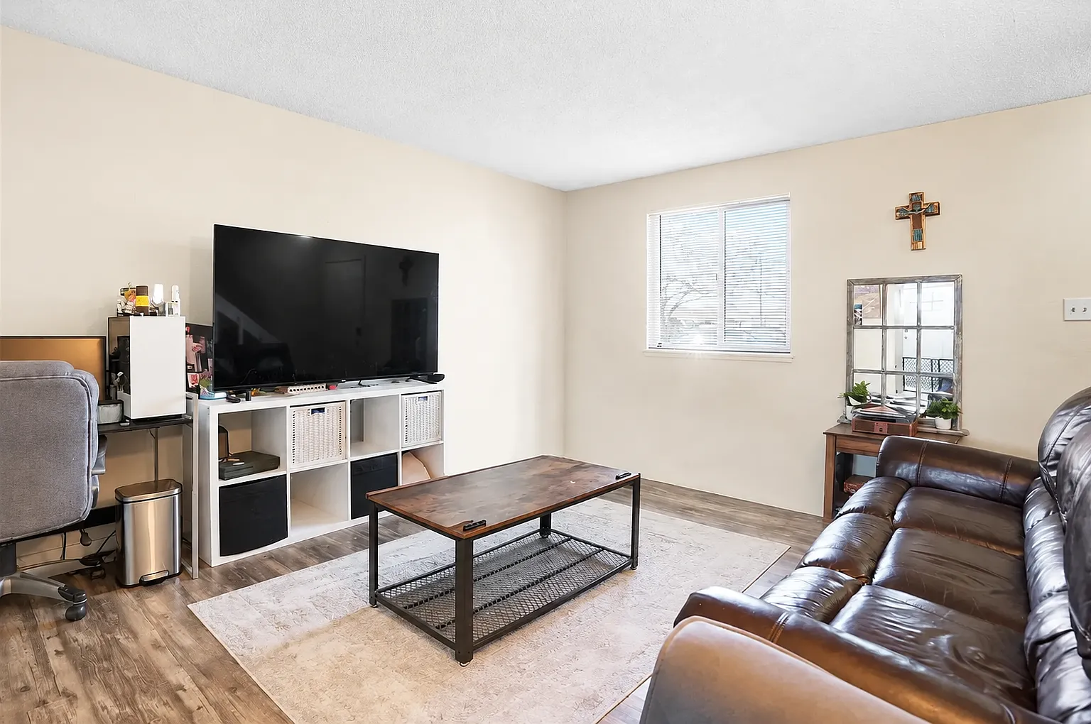 2 bed, 1100 sqft, $1,995 — Photo 2