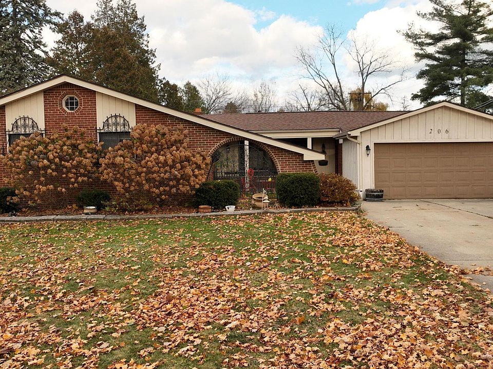 1st image of 206 Wellington Cres