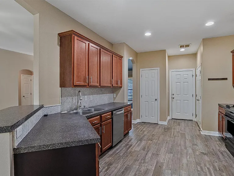 2222 Shumark Trl — Photo 10