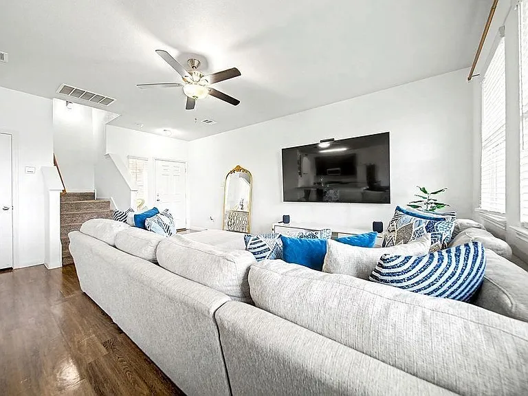 5742 Adelaide River Dr — Photo 5