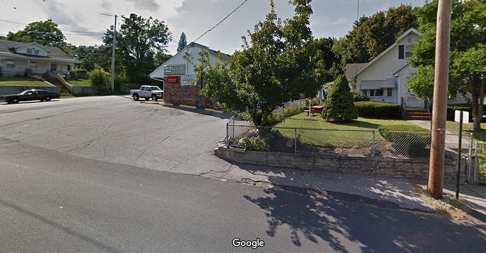2nd image of 165 Old Meadow Rd