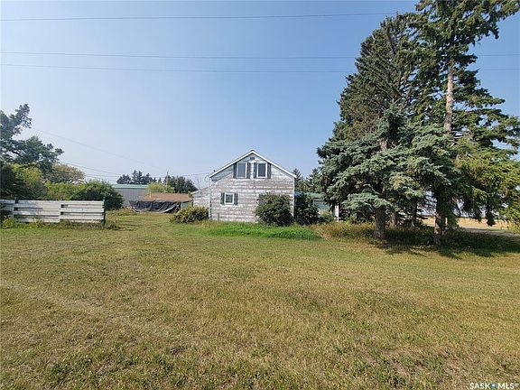 4th image of 19 Railway Ave