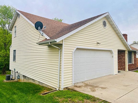2nd image of 4903 Woodhaven Dr