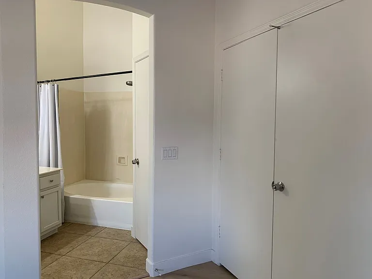 1961 N Hartford St #1185 — Photo 16