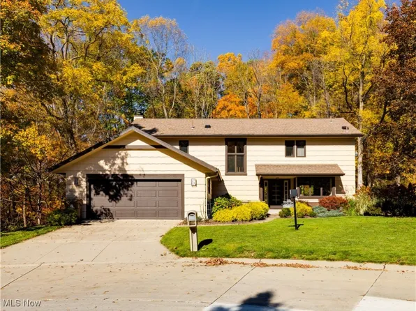 2440 Deepridge Cir, Akron, OH 44313