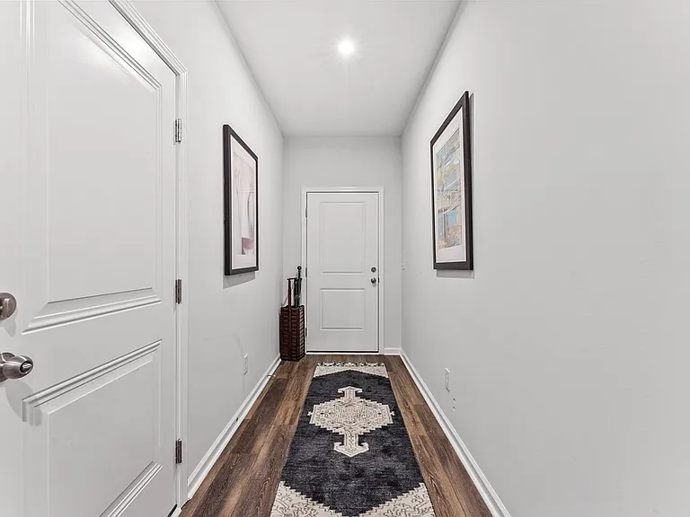 331 Fox Glen Dr — Photo 14