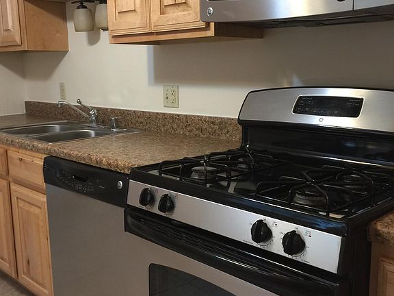 2nd image of 1505 Richmond Dr NE