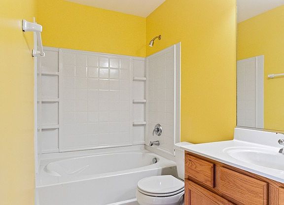 5th image of 923 Emerald Dr #923