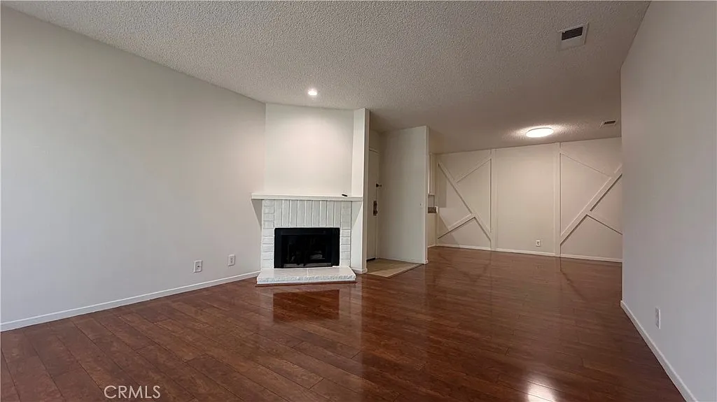 2 bed, 936 sqft, $2,800 — Photo 1