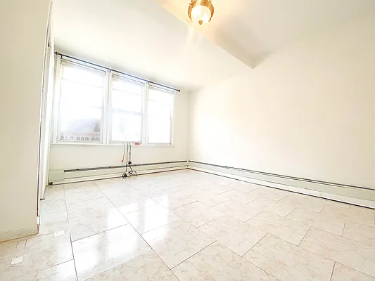 Rented by RealTegrity NY LLC | media 22