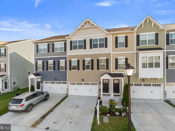 2753 Town View Cir, New Windsor, MD 21776