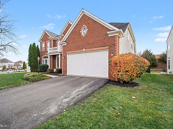 3rd image of 37 Palisades Dr
