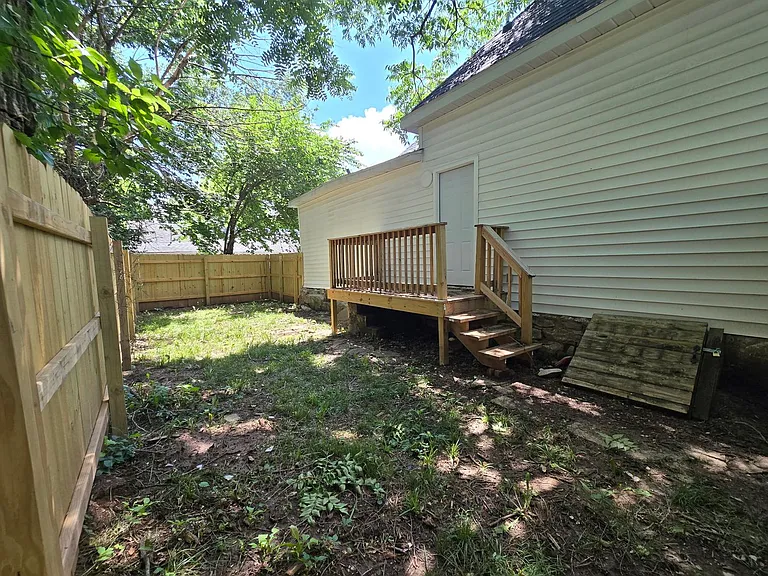 1636 N Sherman Ave — Photo 8