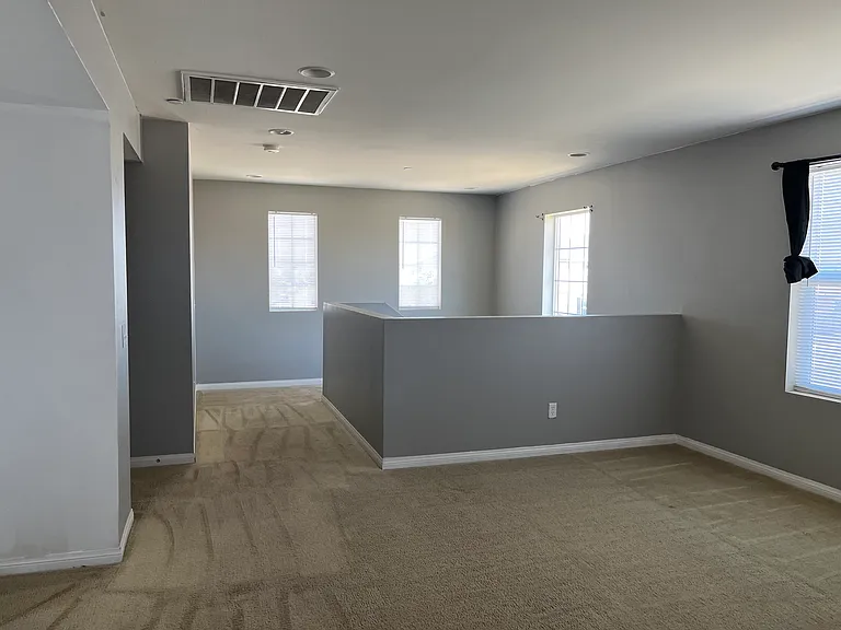 160 Yosemite Ave — Photo 32