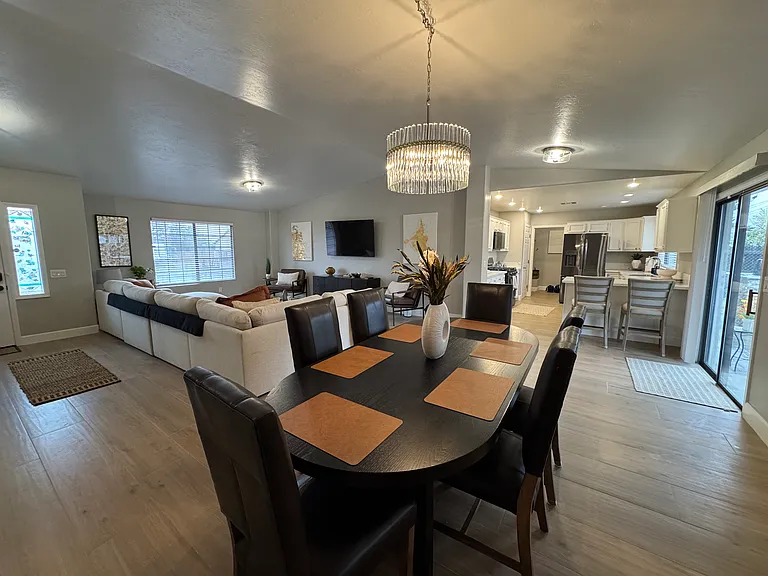 3732 N Taylor Dr — Photo 38