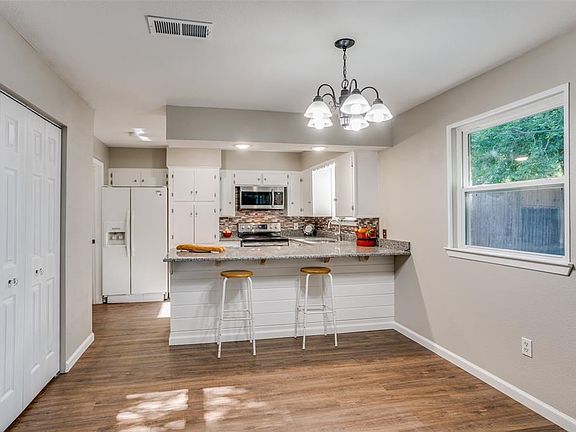 3rd image of 1802 Glenbrook Dr
